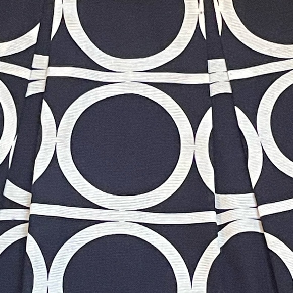 Elegant Black and White Circle Pattern Skirt - Picture 3 of 8